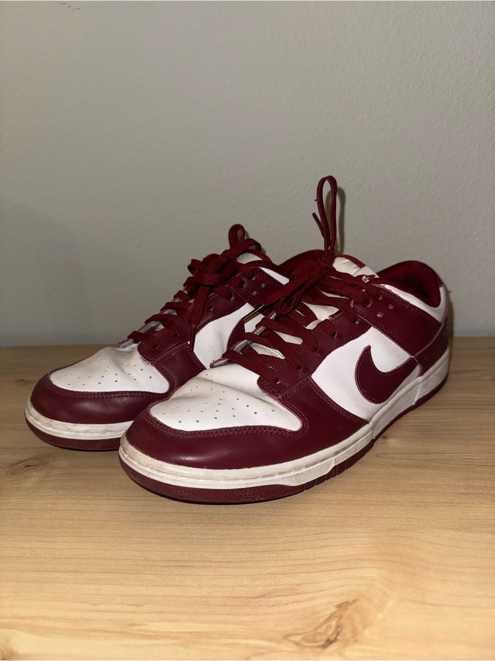Nike dunks Men’s Low-Top dunks Sneakers - White and Burgundy